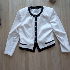 Vintage Karen Scott White and Black Women's Textured Blazer Jacket (Size 16)